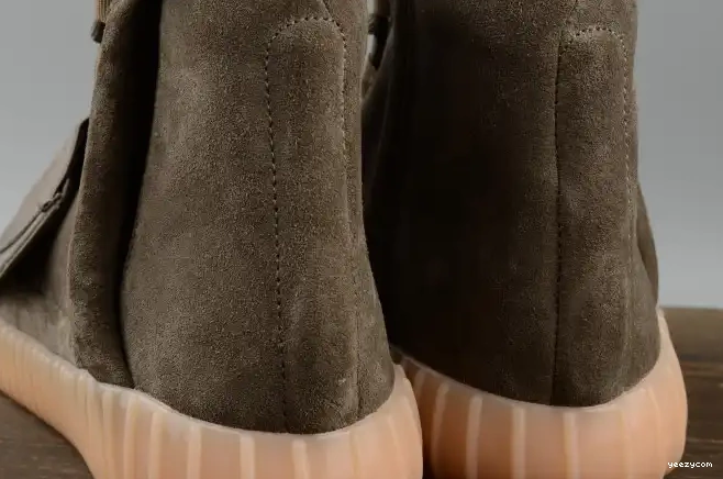adidas Yeezy Boost Light Brown 750 BY2456 0526